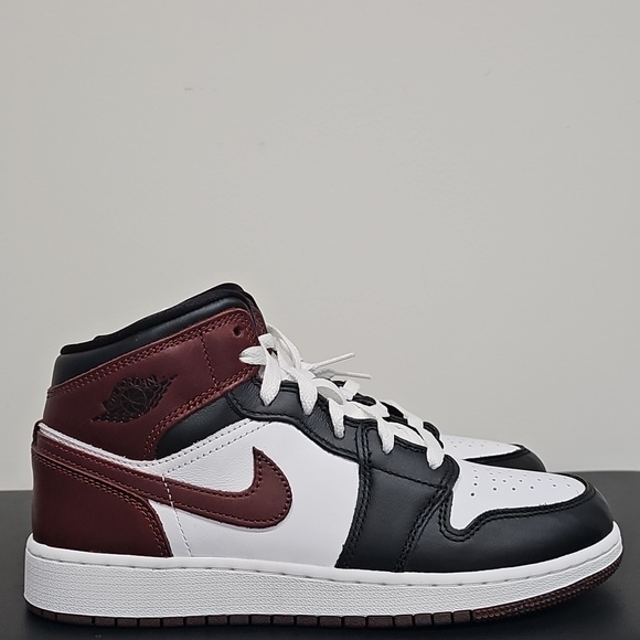 Brand New Air Jordan 1 Mid SE 'Dark Pony' Women's 7.5 Youth's 6 Sku HF3193 102 - Picture 7 of 9